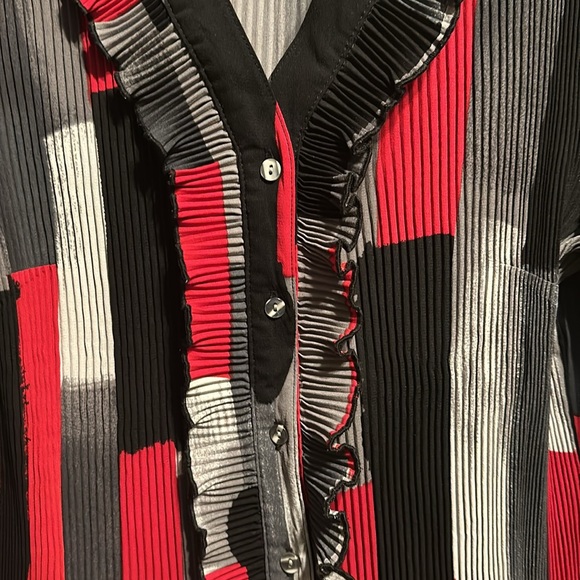 Lindor petite size M dressy blouse, red/black and grey - Picture 4 of 4